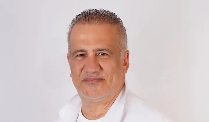 Op. Dr. Baha Toygar: Göz rengini kalıcı olarak değiştirmek mümkün