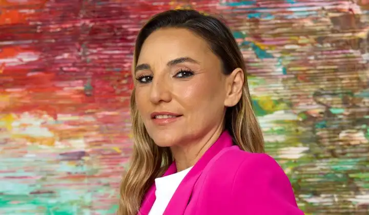 Burcu Ünlü World Art Dubai Fuarı'nda 1 Burcu Ünlü World Art Dubai Fuarı’nda