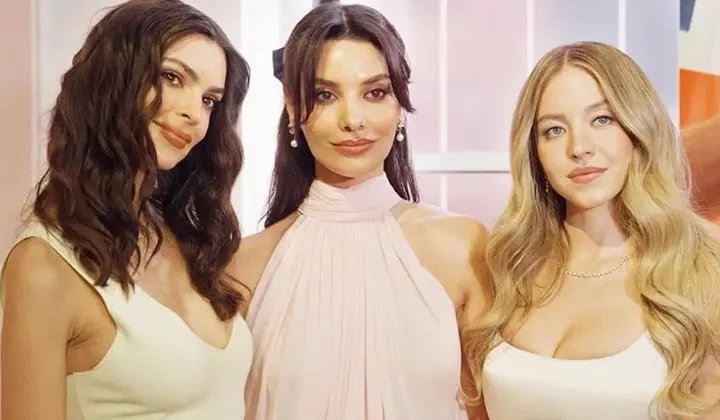 Dünyanın 'en seksi kadını' ile yan yana 3 Dünyanın ‘en seksi kadını’ ile yan yana