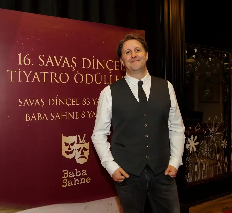 16. Savaş Dinçel Tiyatro Ödülleri sahiplerini buldu 3 iilker ayrik 16. Savaş Dinçel Tiyatro Ödülleri sahiplerini buldu
