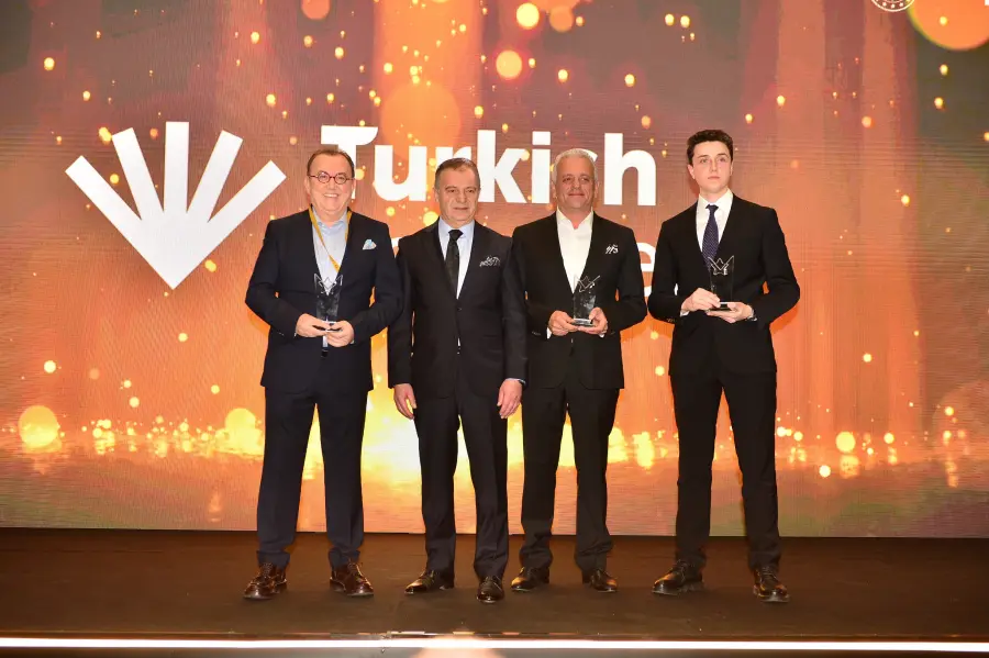 İhracatın Liderleri ve Tasarım Yarışması ödülleri verildi 3 ppirlanta odul İhracatın Liderleri ve Tasarım Yarışması ödülleri verildi
