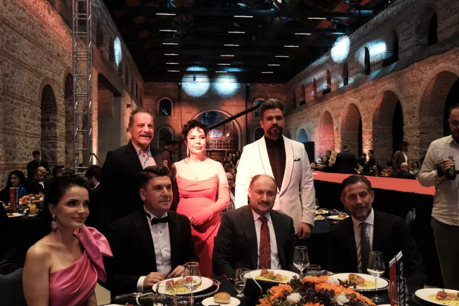 İNTİSAD'ın 7. kuruluş gecesinde ünlüler ödül aldı 3 PHOTO 2025 05 02 12 56 İNTİSAD'ın 7. kuruluş gecesinde ünlüler ödül aldı