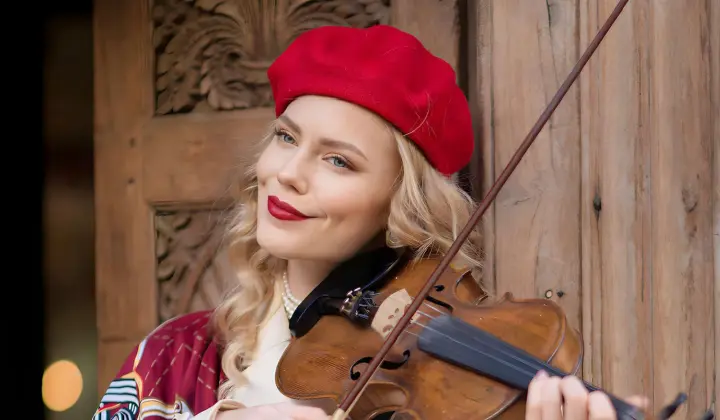 Anna Miadzvedzeva sahne performansıyla dikkat çekiyor 2 Anna Miadzvedzeva sahne performansıyla dikkat çekiyor