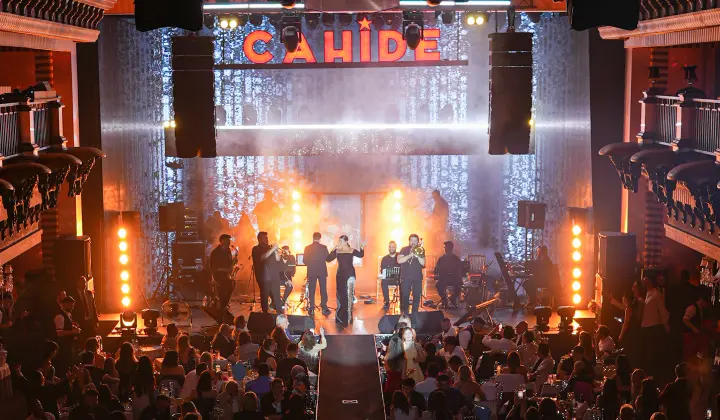 Sibel Can'dan Cahide Palazzo'da yaza 'Işıltılı' bir merhaba 3 Sibel Can’dan Cahide Palazzo’da yaza ‘Işıltılı’ bir merhaba