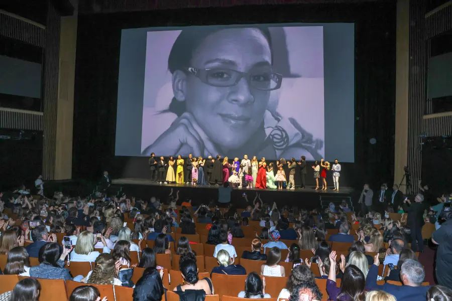 ‘Sihirli Annem: Hepimiz Biriz’ filmine büyülü gala 4 defnejoy ‘Sihirli Annem: Hepimiz Biriz’ filmine büyülü gala