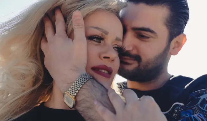 Ezgi Özcan, ‘Bilmece’ ile sezonu açtı