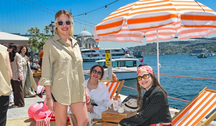 Öznur Serçeler’in ev sahipliğinde Sebamed’ten 'Yaza Merhaba' partisi 1 Öznur Serçeler’in ev sahipliğinde Sebamed’ten ‘Yaza Merhaba’ partisi