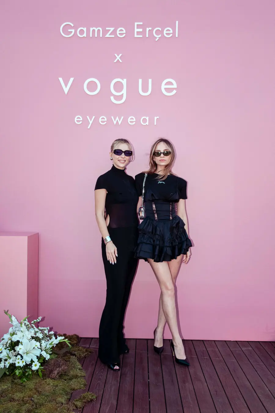 Vogue Eyewear, yeni koleksiyonunu Gamze Erçel ile tanıttı 2 1750135912 Gamze Er el Cemre Solmaz Vogue Eyewear, yeni koleksiyonunu Gamze Erçel ile tanıttı