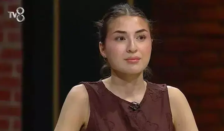 Ayla Canpunar, yaptığı tabakla jüri üyelerinden büyük beğeni topladı 1 Ayla Canpunar, yaptığı tabakla jüri üyelerinden büyük beğeni topladı