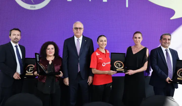 Gratis, Kadın Voleybol Milli Takımları sponsorluğu ile kadın gücünü destekliyor