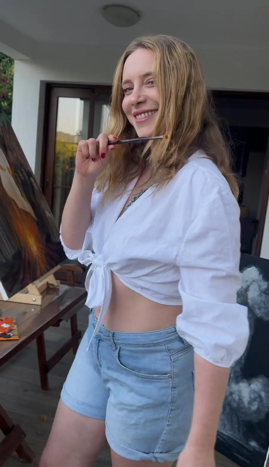 hayal koseoglu ressam İlk sergisi için gün sayıyor
