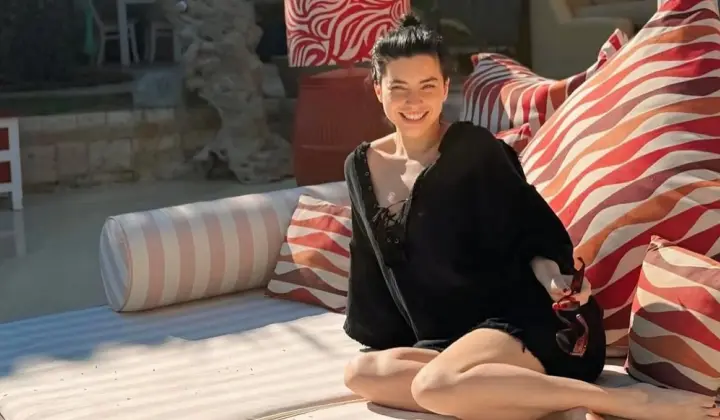 Merve Boluğur'dan havuz pozu 3 Merve Boluğur’dan havuz pozu