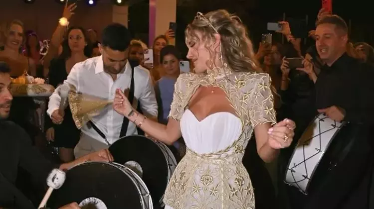 Eda Erol'dan görkemli kına gecesi 3 68ae9d310a002ed0388fa42b Eda Erol'dan görkemli kına gecesi