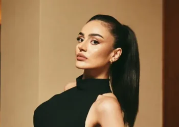 Elif Buse Doğan: “Sahnemi Bir Sofraya Benzetiyorum”