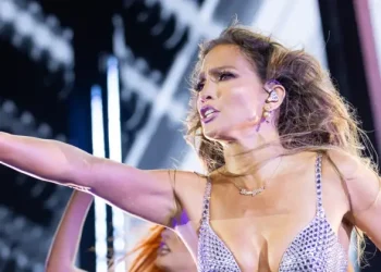 Jennifer Lopez Muhteşem Enerjisi ve Dans Şovlarıyla İstanbul’u Büyüledi