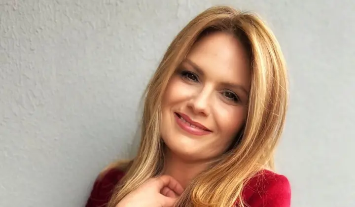 Ebru Esensoy’dan Kanlı Ay: Varoluş ve özgürlüğün destansı hikayesi 1 Ebru Esensoy’dan Kanlı Ay: Varoluş ve özgürlüğün destansı hikayesi