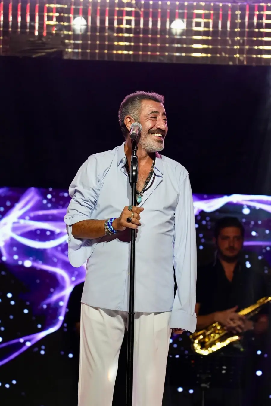 hakan altun Hakan Altun, yeni yaşını Cahide Alaçatı sahnesinde kutladı