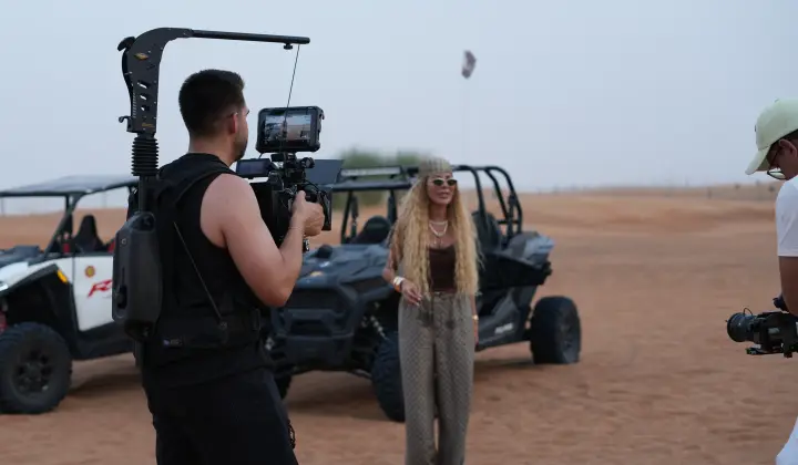 Dubai çöllerinde Youtube çekimi