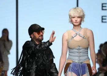 Moskova Fashion Week’te Emre Erdemoğlu imzası