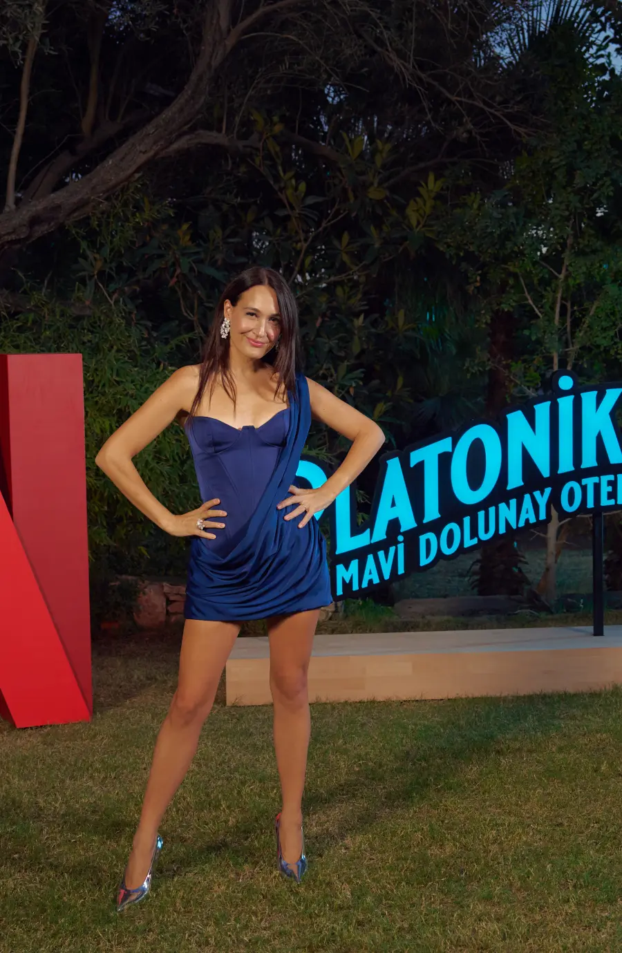 gupse ozay Platonik: Mavi Dolunay Otel'in lansmanı Çeşme'de gerçekleşti