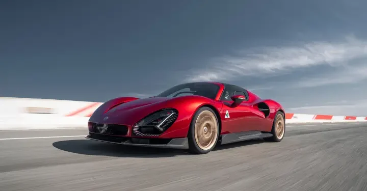 Alfa Romeo’nun yeniden doğan efsane modeli 33 Stradale Kuzey Amerika’da sahne aldı 11 Alfa Romeo’nun yeniden doğan efsane modeli 33 Stradale Kuzey Amerika’da sahne aldı