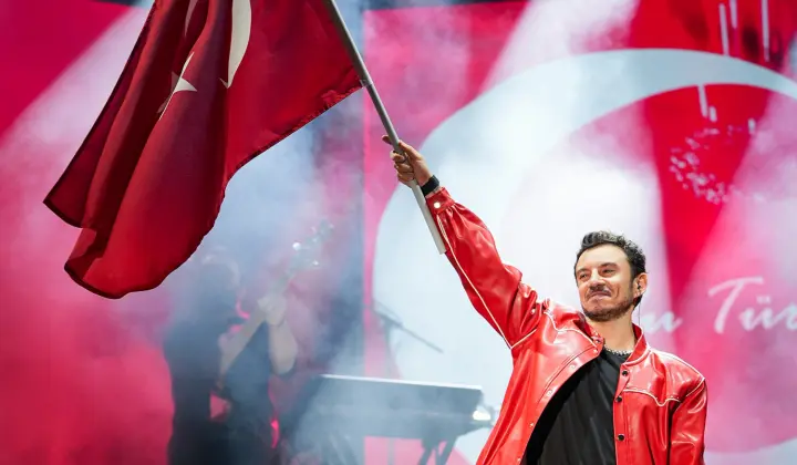 Buray'la Bursa'da Cumhuriyet coşkusu 1 Buray’la Bursa’da Cumhuriyet coşkusu