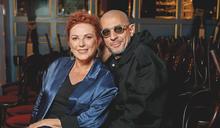 Derya Alabora ve Okan Bayülgen 'Kanlı Kabare'de sahneyi paylaşıyor 1 Derya Alabora ve Okan Bayülgen ‘Kanlı Kabare’de sahneyi paylaşıyor