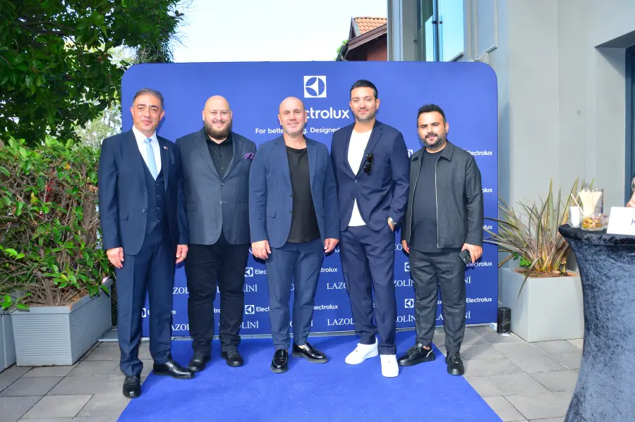Lazolini Group'tan görkemli açılış 2 lazzoni1 Lazolini Group'tan görkemli açılış