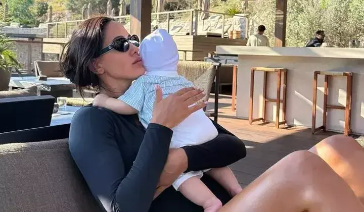 Sahra Işık Aybirdi’den oğlu Pamir’le yeni kareler 2 Sahra Işık Aybirdi’den oğlu Pamir’le yeni kareler