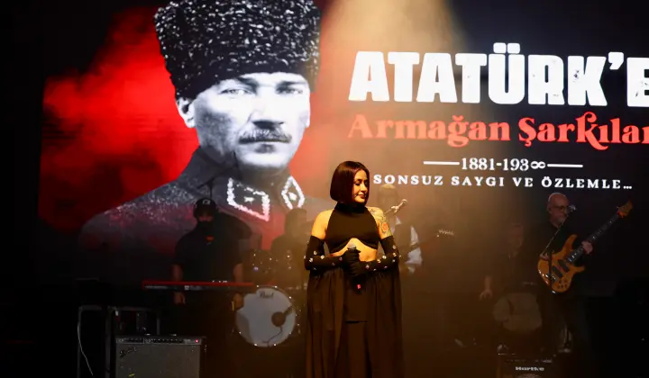 Bu kez Ata'yı anmak için Harbiye'deydi 1 Bu kez Ata’yı anmak için Harbiye’deydi
