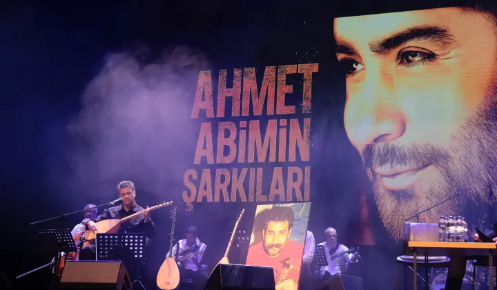 'Ahmet Abi’min Şarkıları' AKM’de duygu yüklü bir geceye dönüştü 3 ‘Ahmet Abi’min Şarkıları’ AKM’de duygu yüklü bir geceye dönüştü
