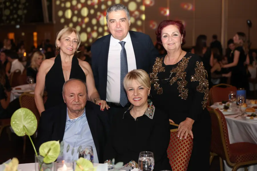 Aşkın Nur Yengi, en güzel şarkılarını Bilfenli öğretmenler için söyledi 3 demet kamil bilge Aşkın Nur Yengi, en güzel şarkılarını Bilfenli öğretmenler için söyledi