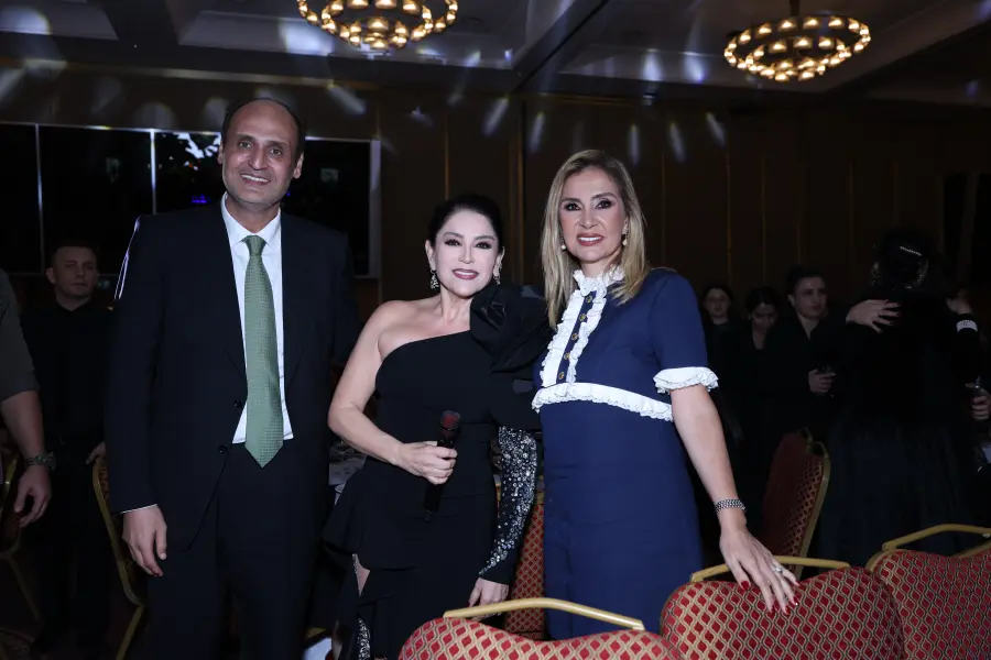 Aşkın Nur Yengi, en güzel şarkılarını Bilfenli öğretmenler için söyledi 4 fatih askin esra Aşkın Nur Yengi, en güzel şarkılarını Bilfenli öğretmenler için söyledi