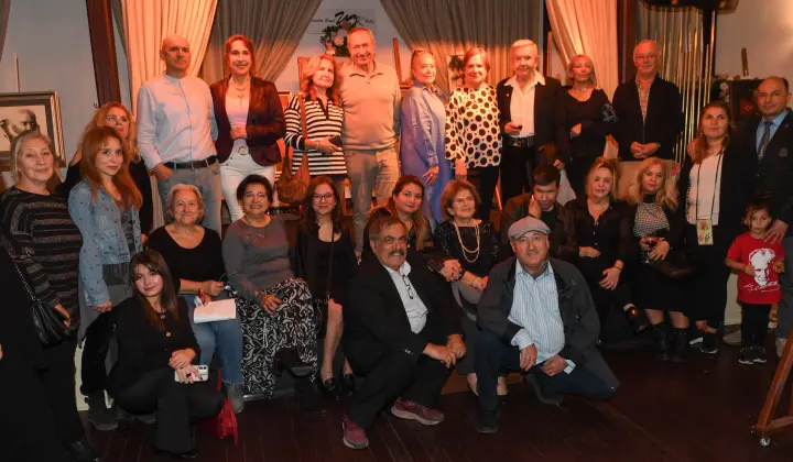 '10 Kasımı Sanatla Anmak' sergisi anlamlı bir buluşmaya ev sahipliği yaptı 1 ’10 Kasımı Sanatla Anmak’ sergisi anlamlı bir buluşmaya ev sahipliği yaptı