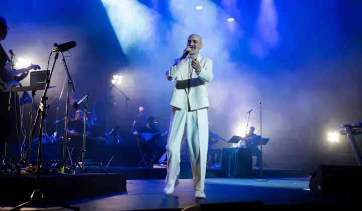Soner Sarıkabadayı Harbiye’de müzik ziyafeti sundu