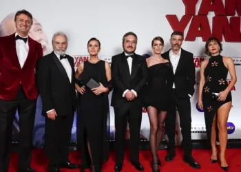 Haluk Bilginer ve Feyyaz Yiğit’i buluşturan ‘Yan Yana’dan muhteşem gala
