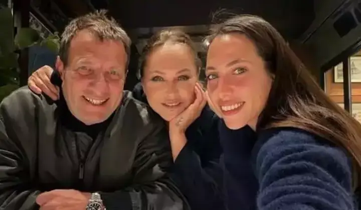 Zehra ve Kaya Çilingiroğlu'yla mutluluk pozu 1 Zehra ve Kaya Çilingiroğlu’yla mutluluk pozu
