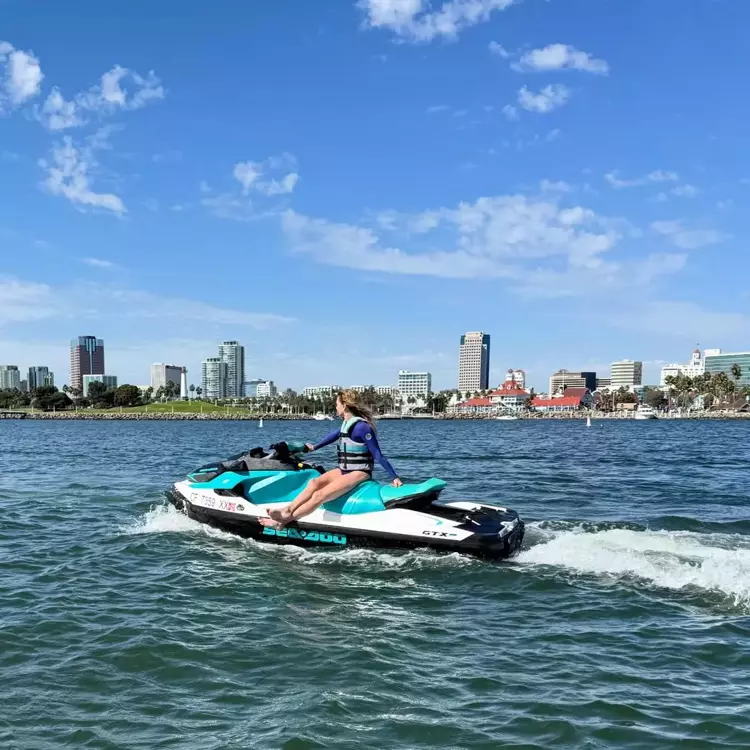 Yasemin Kay Allen'dan okyanusta jet ski şov 3 693919c08d4a1abba56855d9 Yasemin Kay Allen'dan okyanusta jet ski şov