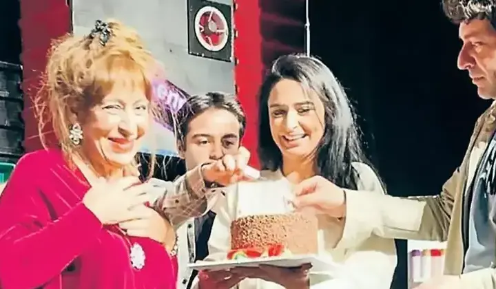 Melek Baykal gözyaşlarını tutamadı 1 Melek Baykal gözyaşlarını tutamadı