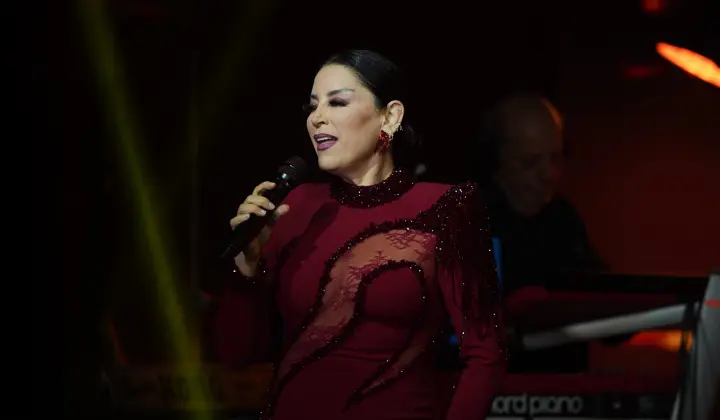 Aşkın Nur Yengi'den müzik ziyafeti sundu 1 Aşkın Nur Yengi’den müzik ziyafeti sundu