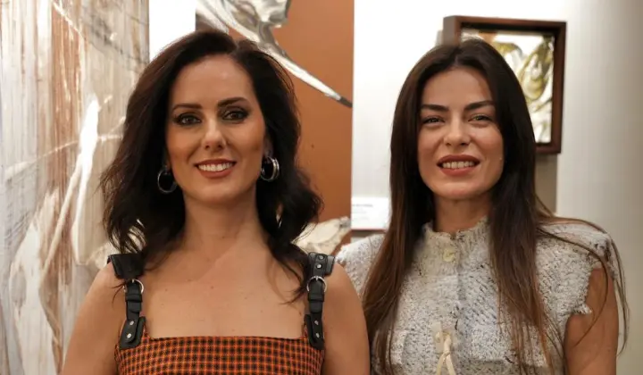 Ayşe Kıran ve Esra Yılmaz’ın eserleri 'Aralık' sergisinde sanatseverlerle 1 Ayşe Kıran ve Esra Yılmaz’ın eserleri ‘Aralık’ sergisinde sanatseverlerle