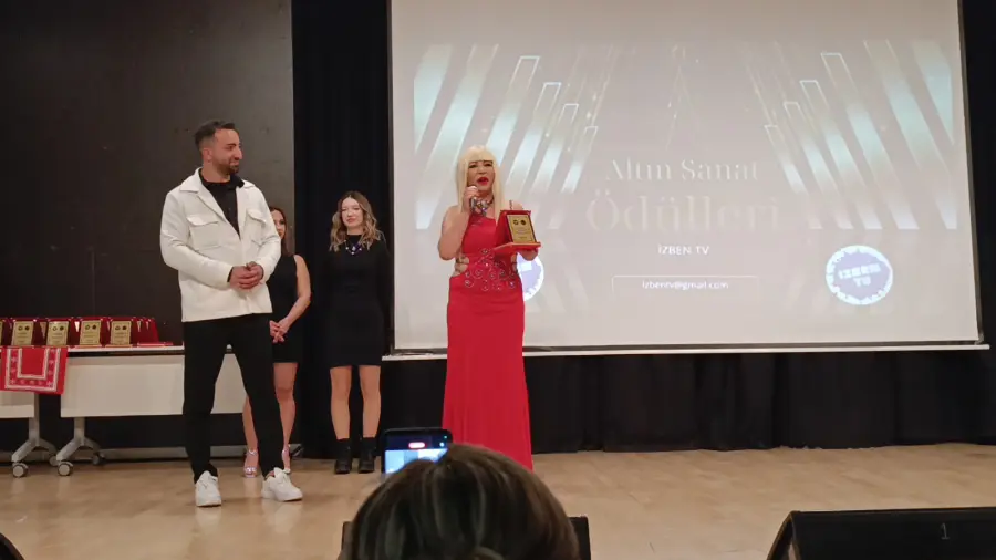 Dj Eva Başak, Altın Sanat Ödülleri törenine damgasını vurdu 7 eva odul3 Dj Eva Başak, Altın Sanat Ödülleri törenine damgasını vurdu