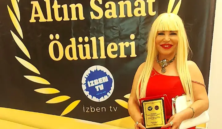 Dj Eva Başak, Altın Sanat Ödülleri törenine damgasını vurdu 4 Dj Eva Başak, Altın Sanat Ödülleri törenine damgasını vurdu