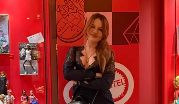 Naz Elmas'ın oyuncak tutkusu 1 Naz Elmas’ın oyuncak tutkusu
