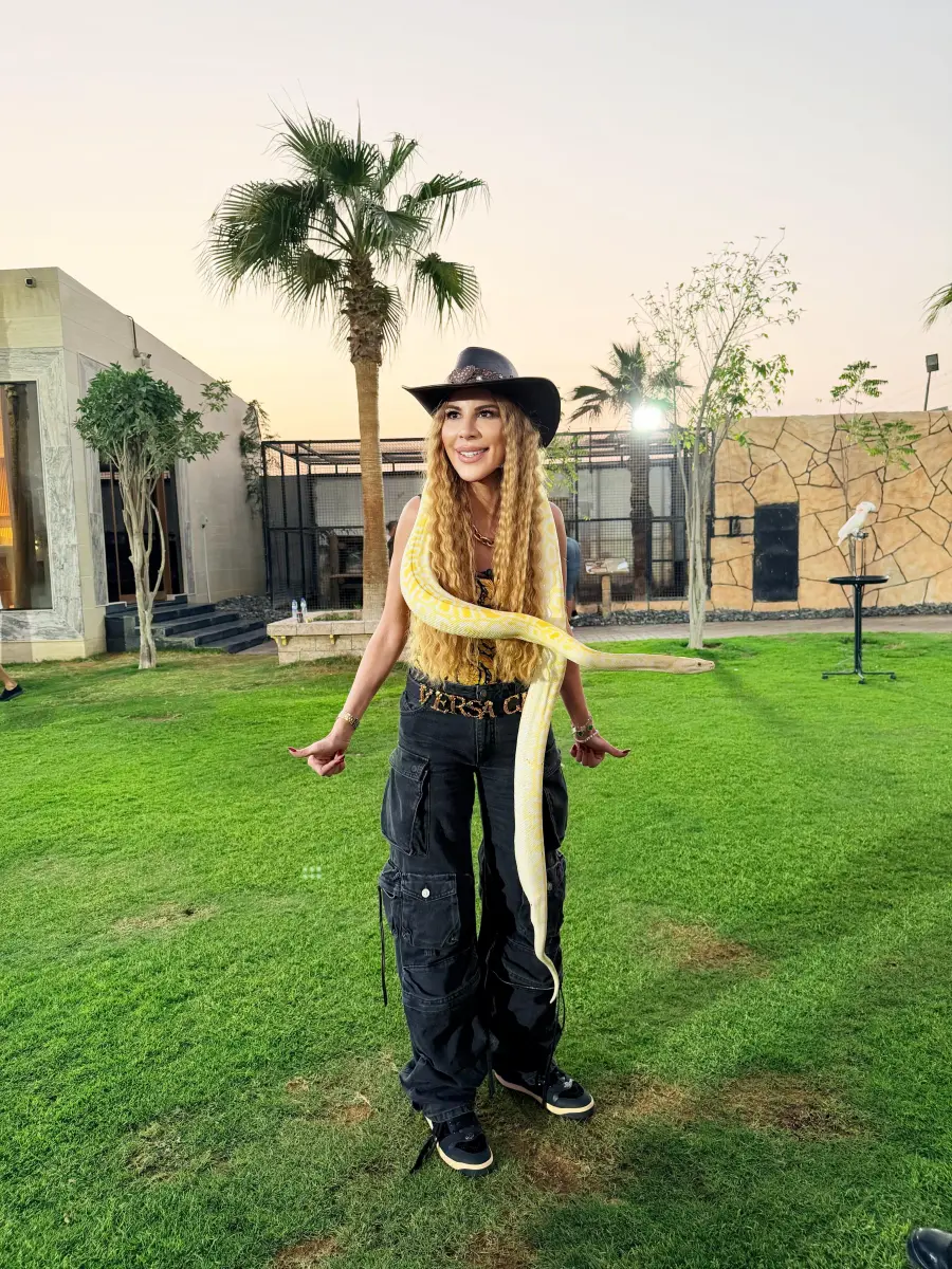 Pınar Kerimoğlu, Dubai'de aslan gezdirdi 7 pinar yilan Pınar Kerimoğlu, Dubai'de aslan gezdirdi