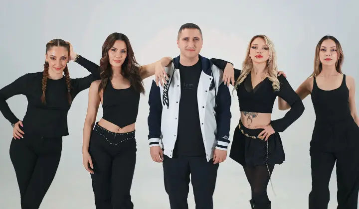 Çaba, 'Mecnun' ile modern aşka başkaldırıyor 1 Çaba, ‘Mecnun’ ile modern aşka başkaldırıyor