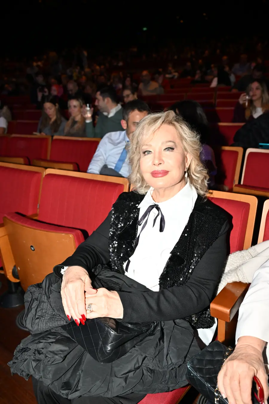 emel sayin 2026'a kapalı gişe başladı