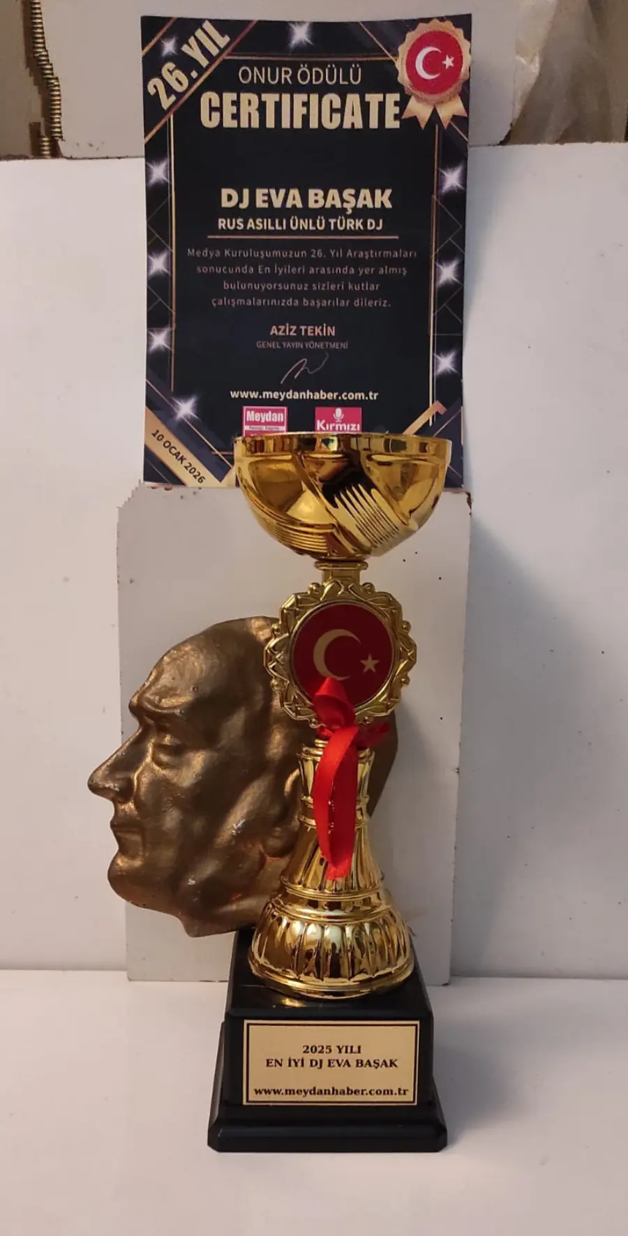 DJ Eva Başak katıldığı ödül törenine damga vurdu 7 eva14 DJ Eva Başak katıldığı ödül törenine damga vurdu