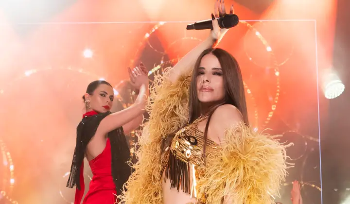 Simge, Bostancı'da müzik şöleni yaşattı 1 Simge, Bostancı’da müzik şöleni yaşattı
