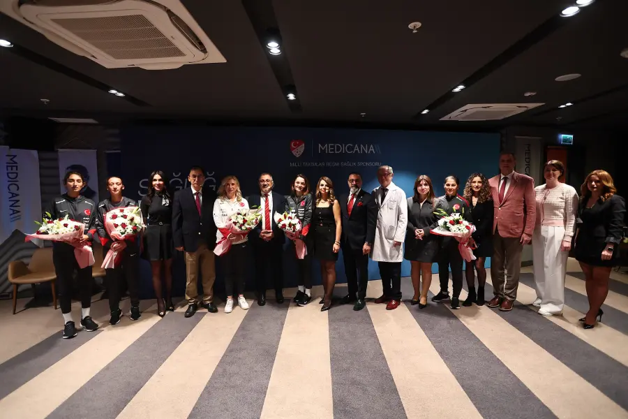 Kadın A Milli Futbol Takımı'ndan kanser farkındalığına anlamlı ziyaret 4 ef33eb5733e141dca9975d624740d242 Kadın A Milli Futbol Takımı'ndan kanser farkındalığına anlamlı ziyaret
